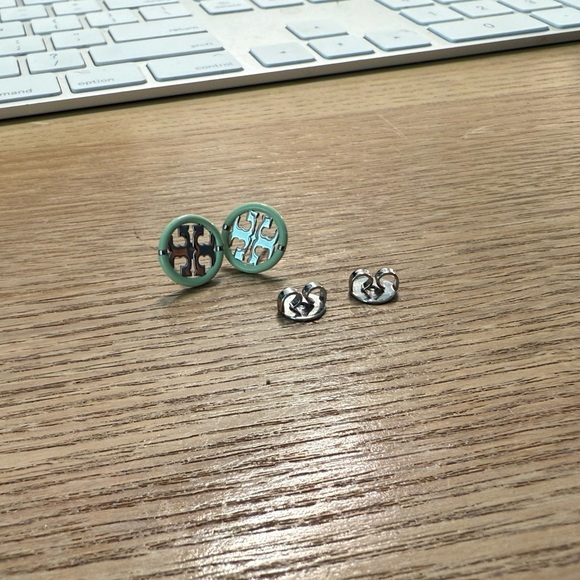TORY BURCH
Miller Enamel Stud Earrings In Tory Silver/ Crushed Mint - Picture 3 of 5